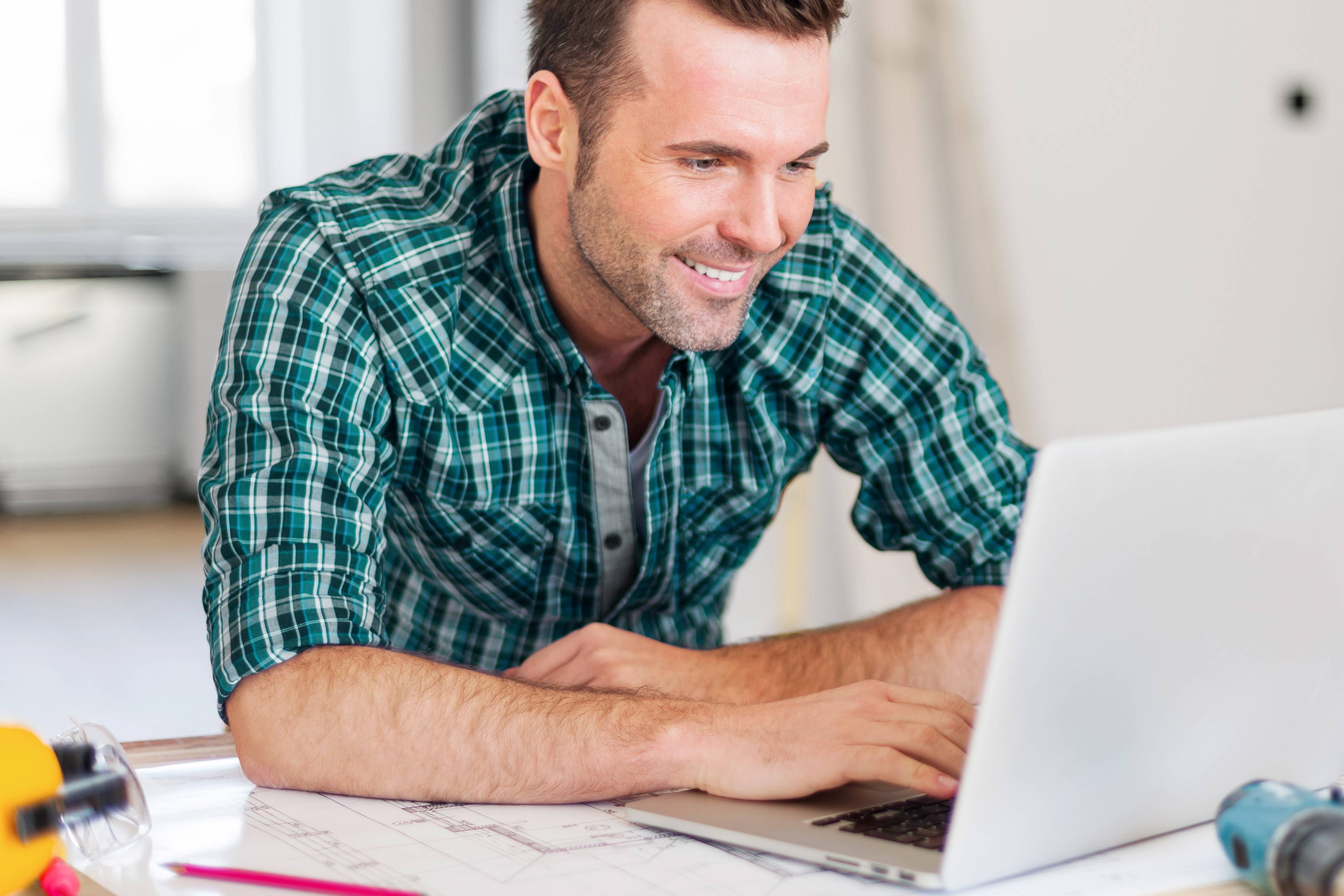 Man sits at the computer and creates a website