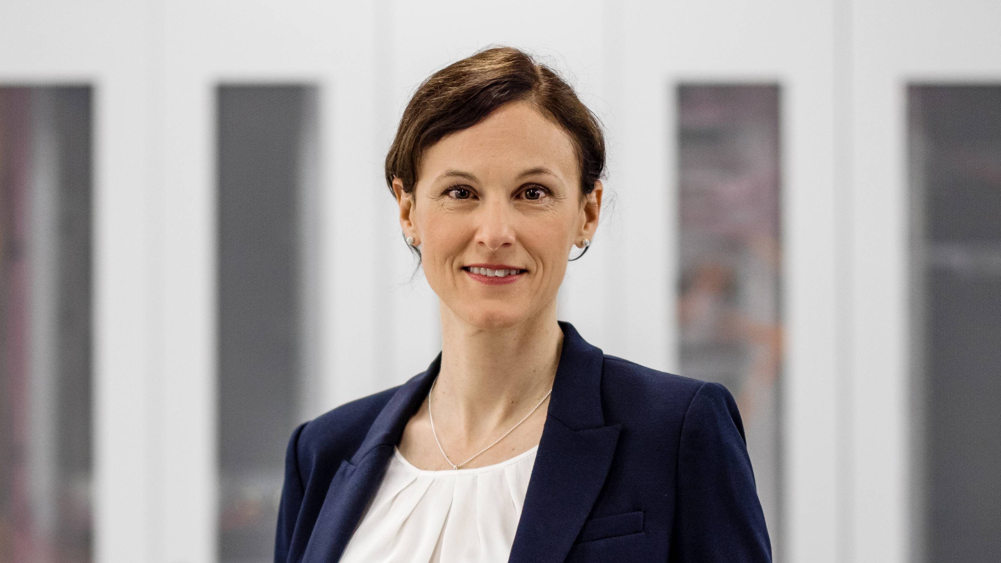 Portraitfoto von Susanne, Head Corporate Communications